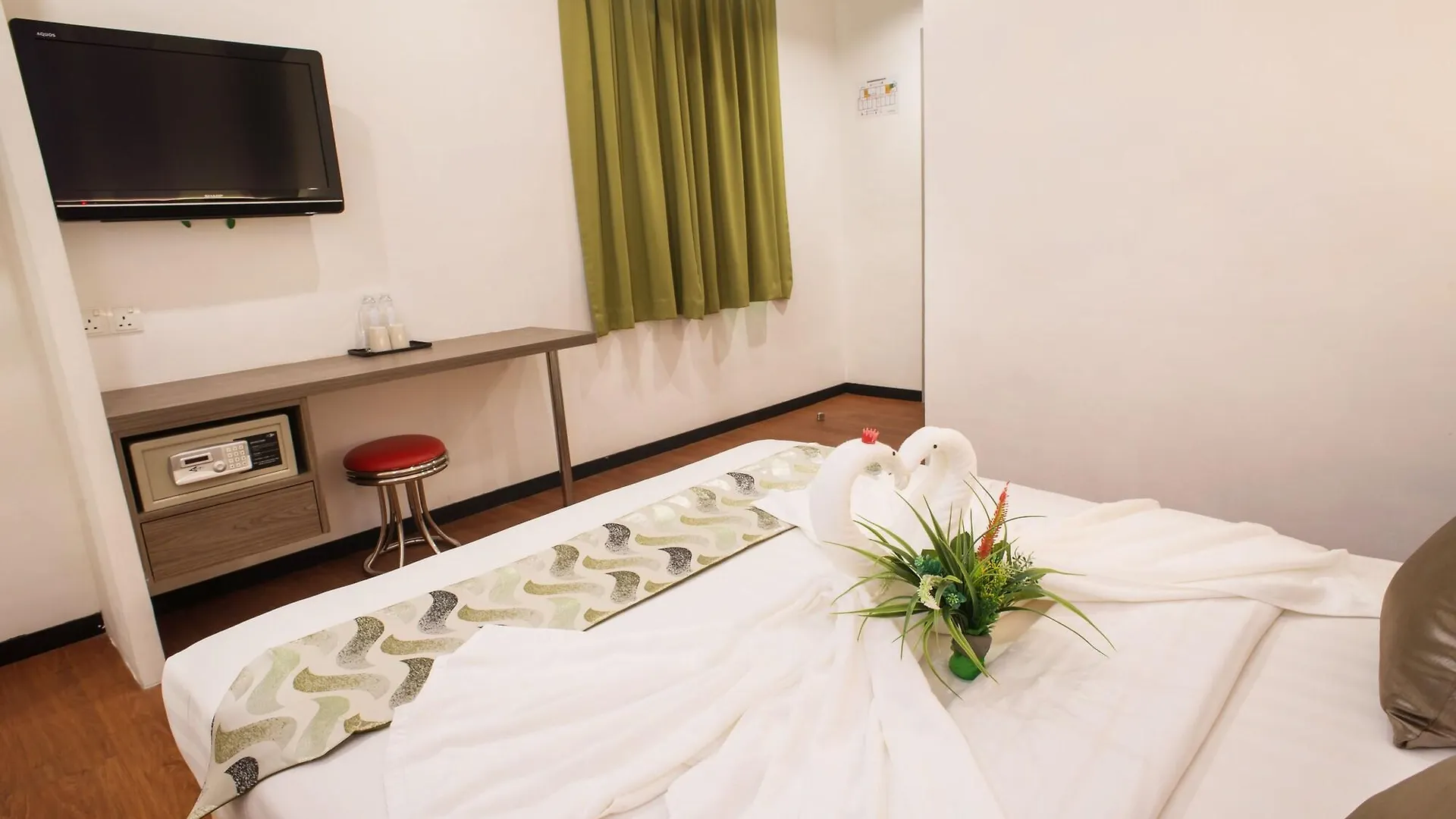 HelicoNia Hotel George Town